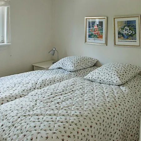 Three-bedroom Holiday In 4 * Vejby