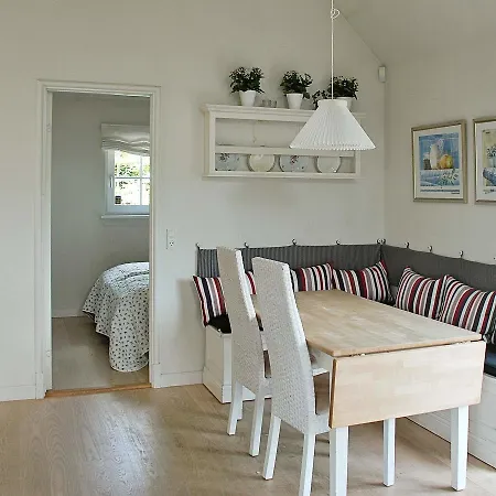 Three-bedroom Holiday In 4 *